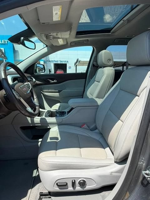 2021 GMC Acadia SLT