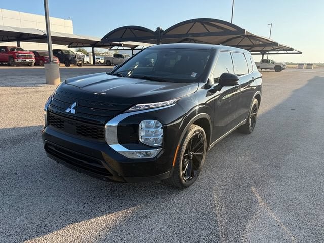 2023 Mitsubishi Outlander SE