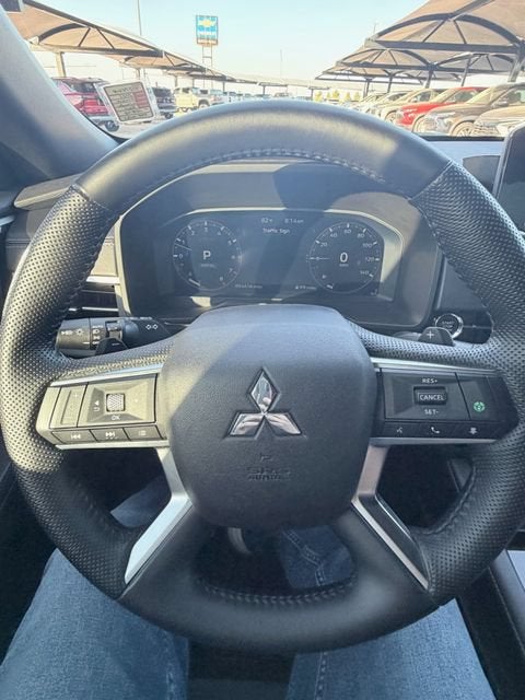 2023 Mitsubishi Outlander SE